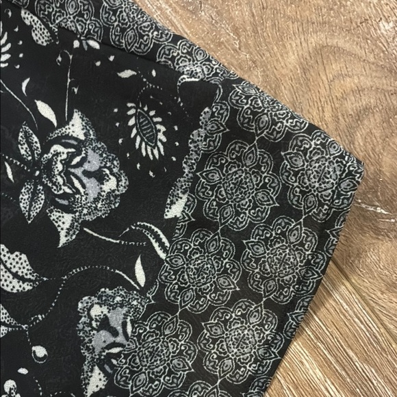 American Eagle Outfitters black and White Short Sleeve peasant Blouse xs - Picture 11 of 12